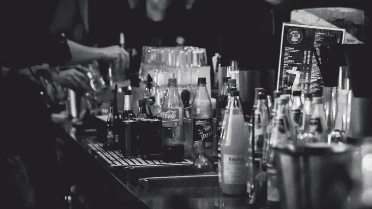 club_bar_terasa_98773400