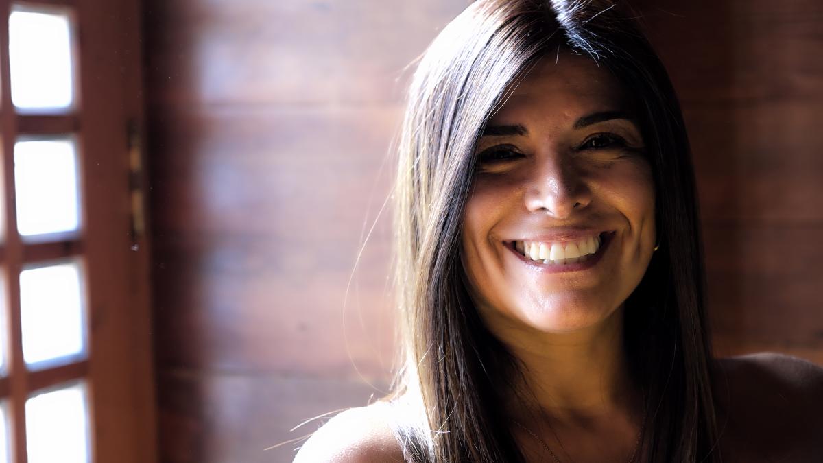 femeie-zambind-fericire_58208400