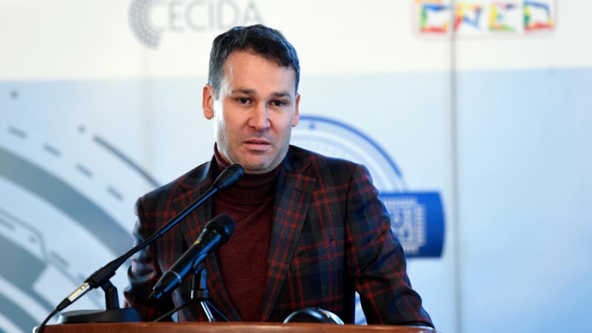 robert-negoita-_51665200