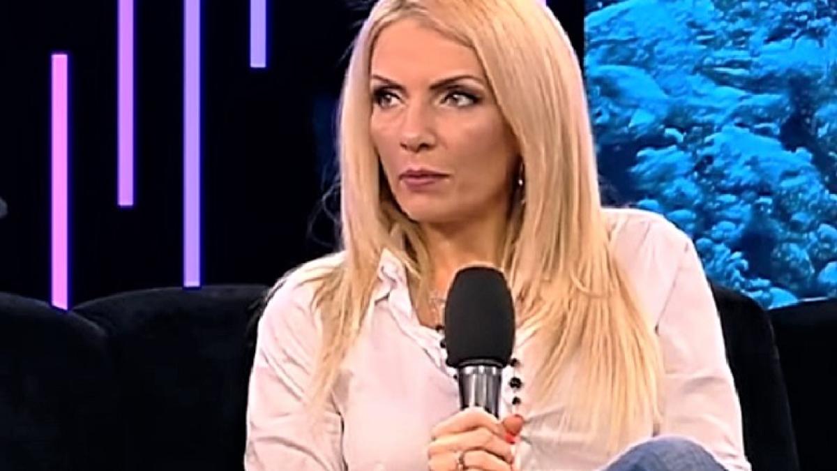 laura_vicol_a1_82751000