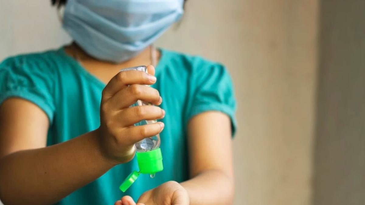 copil_masca_casa_72789500