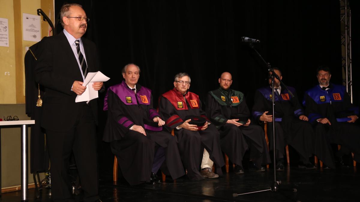 senatul_unatc_prc-c8prc-99i_prof_univ_dr__dan_vasiliu_rostind_laudatio_39570700