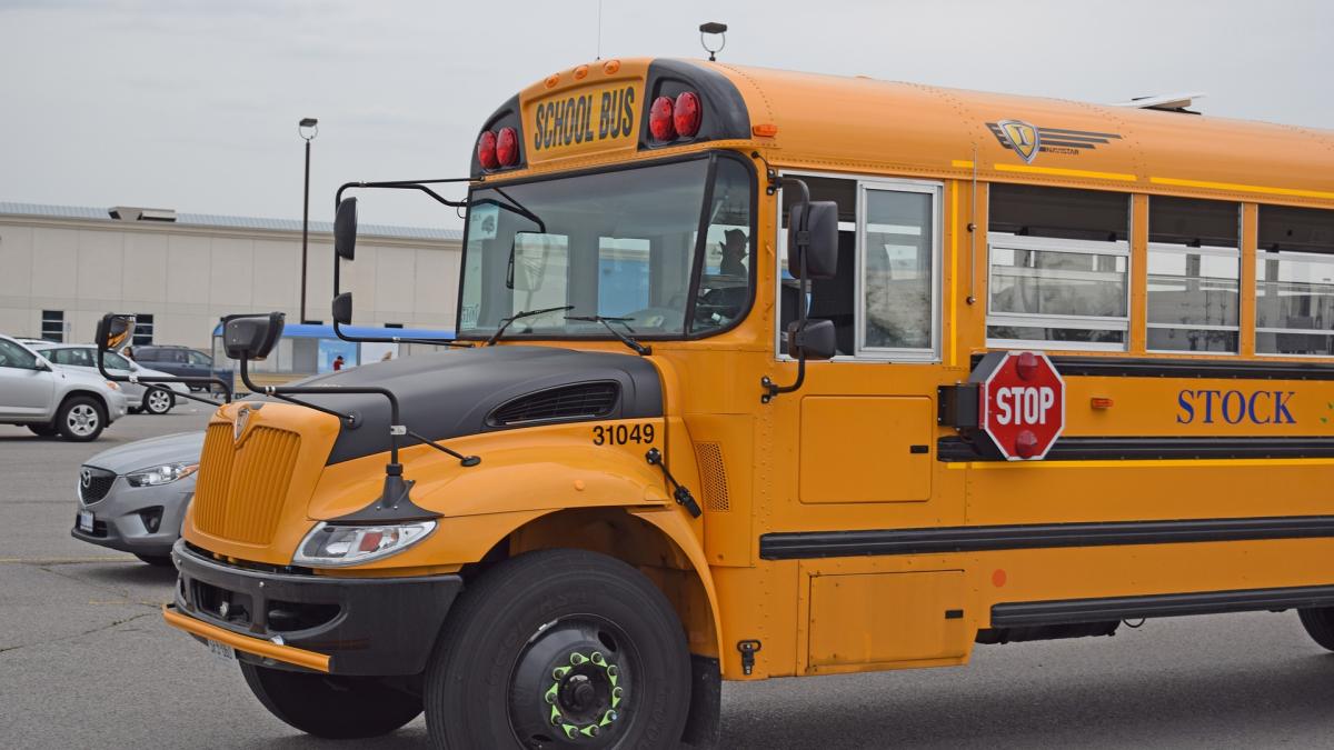 autobuz_scolar_44068800