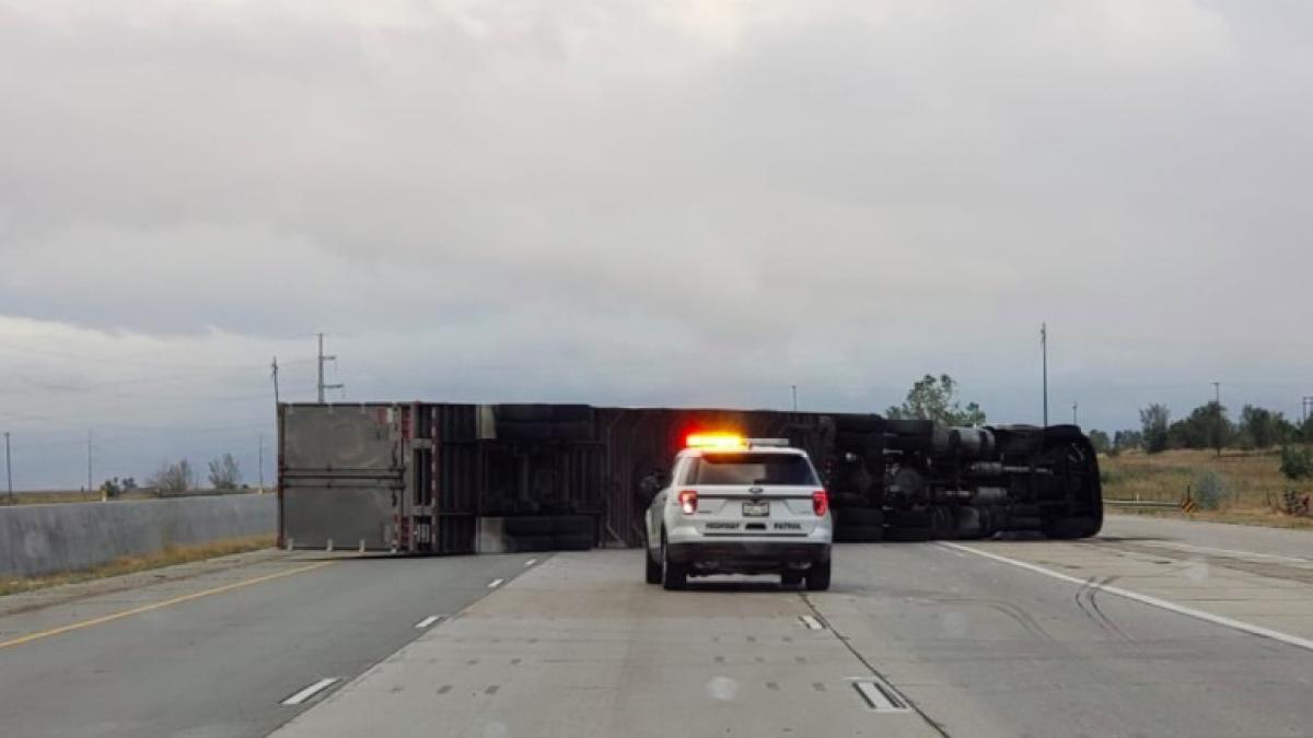 camion_rasturnat_autostrada_16798100