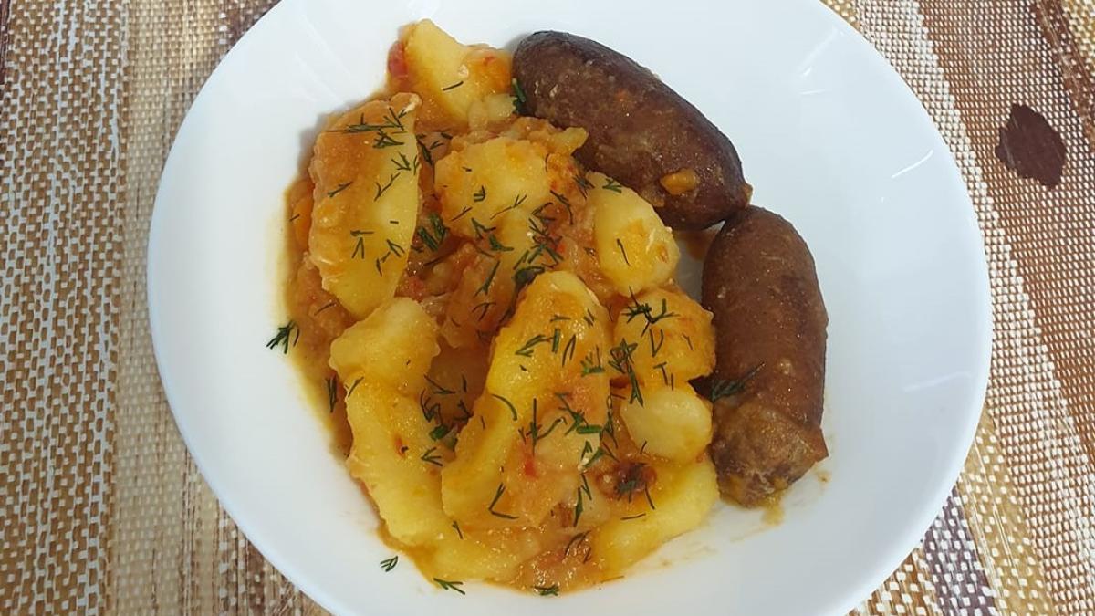 mancare-de-cartofi-carnati1_27519100