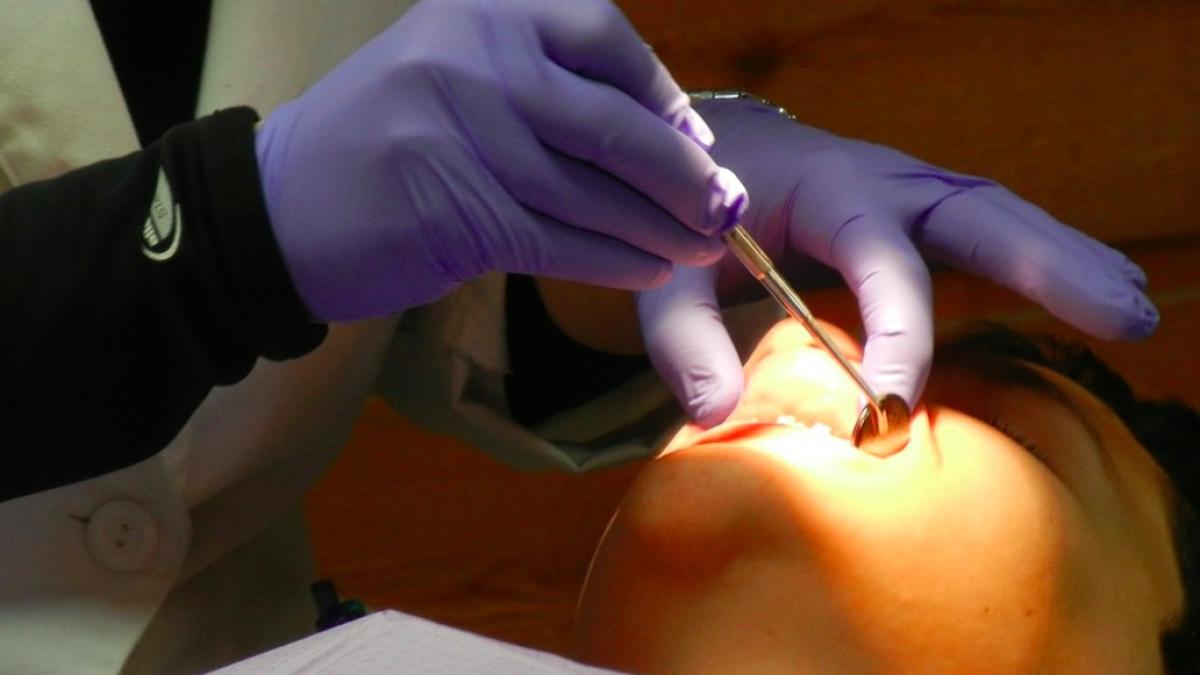 dentist_stomatolog_lucrare_63818400