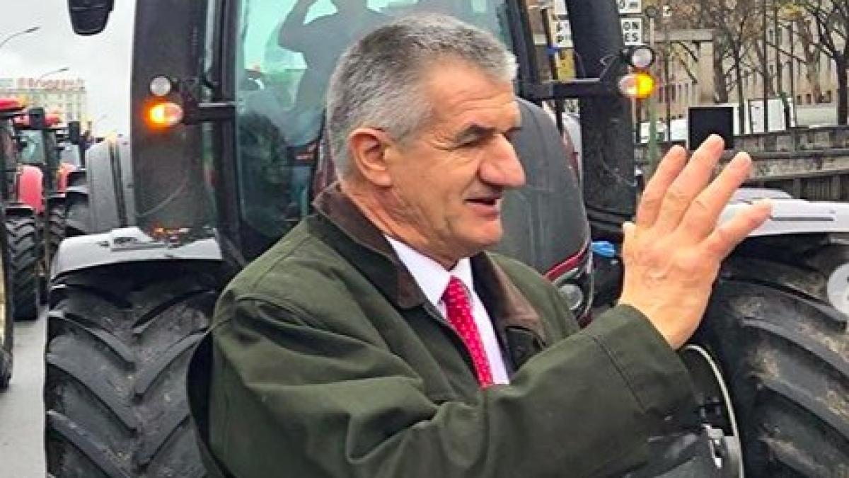 jean_lassalle_tren_franta_blocat_instagram_49162400