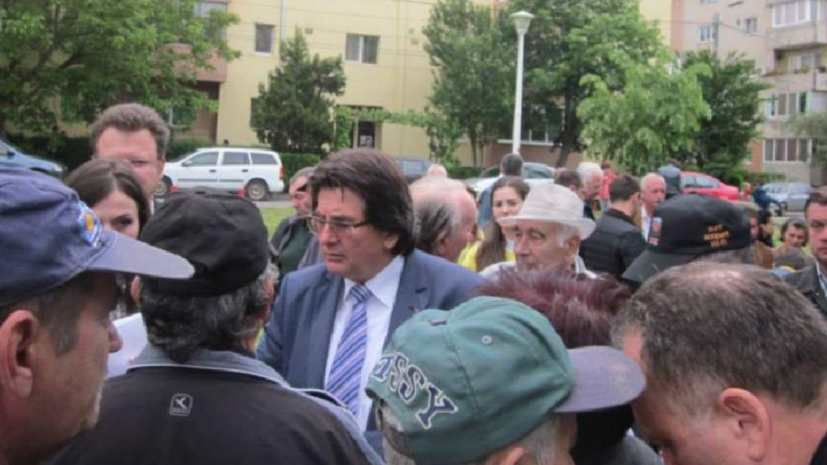 primarul_robu_timisoara_oameni_fb_33118900