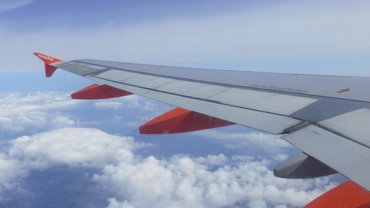 easy_jet_companie_2_33051100