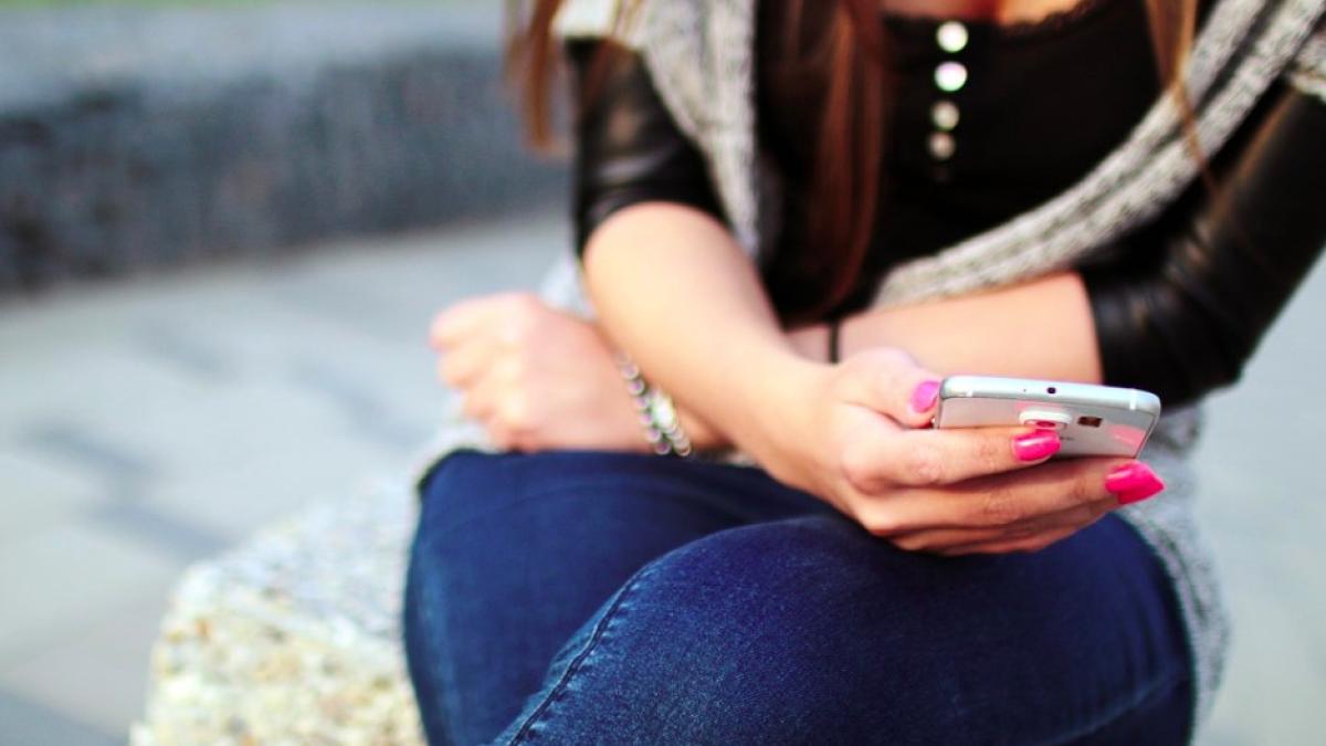 sms_mesaje_messenger_ilustrativ_pxb_05645500