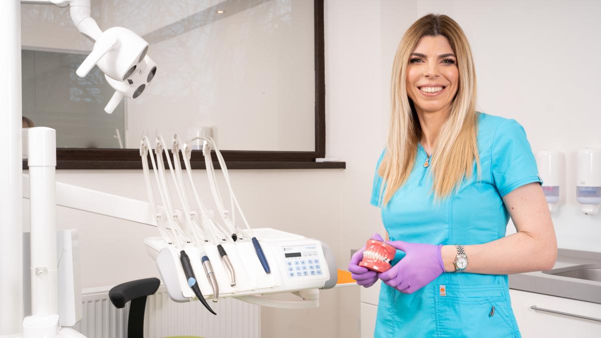 dr--denisa-zaharia---pefect-dent-3_57425100