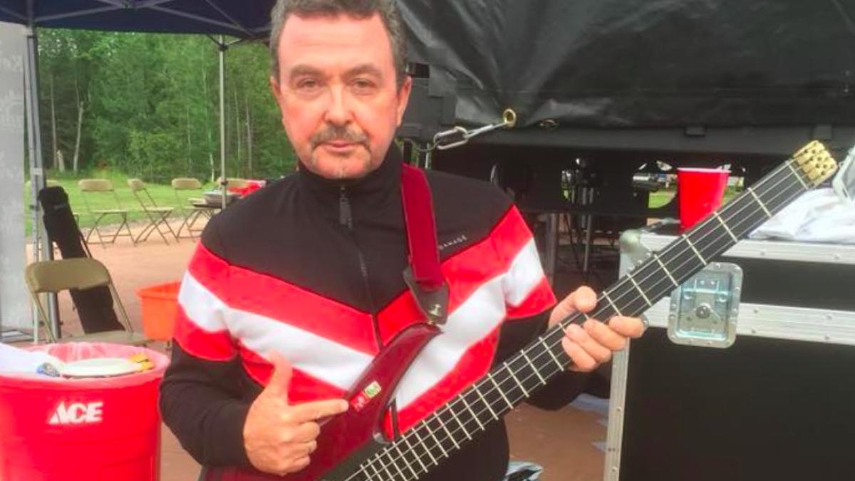 tony_lewis_the_outfield_77985600