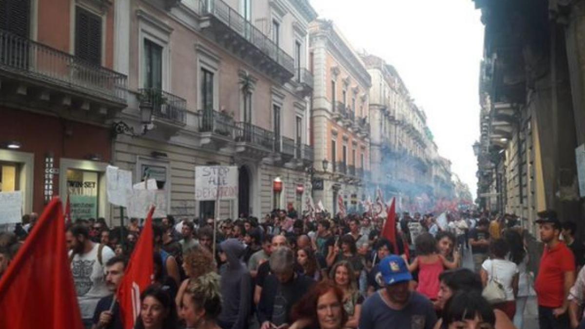 proteste-napoli_02259300