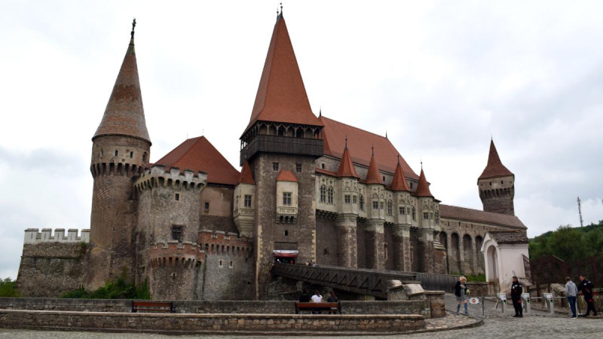 castelul_corvinilor_hunedoara_01767500