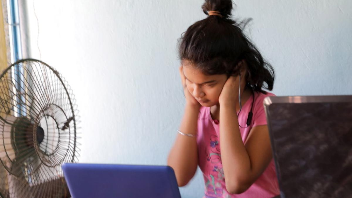 scoala-online-elev_00432800