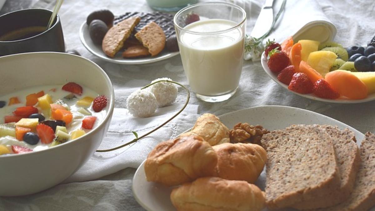 mic-dejun-lapte_73846800