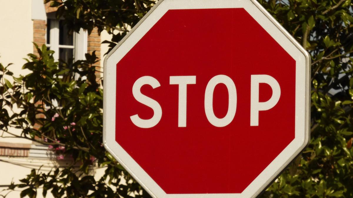 stop-1591529_1920_71586800