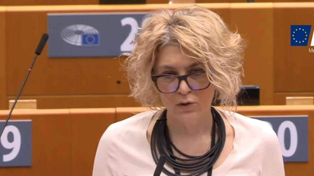 carmen-avram_47153300