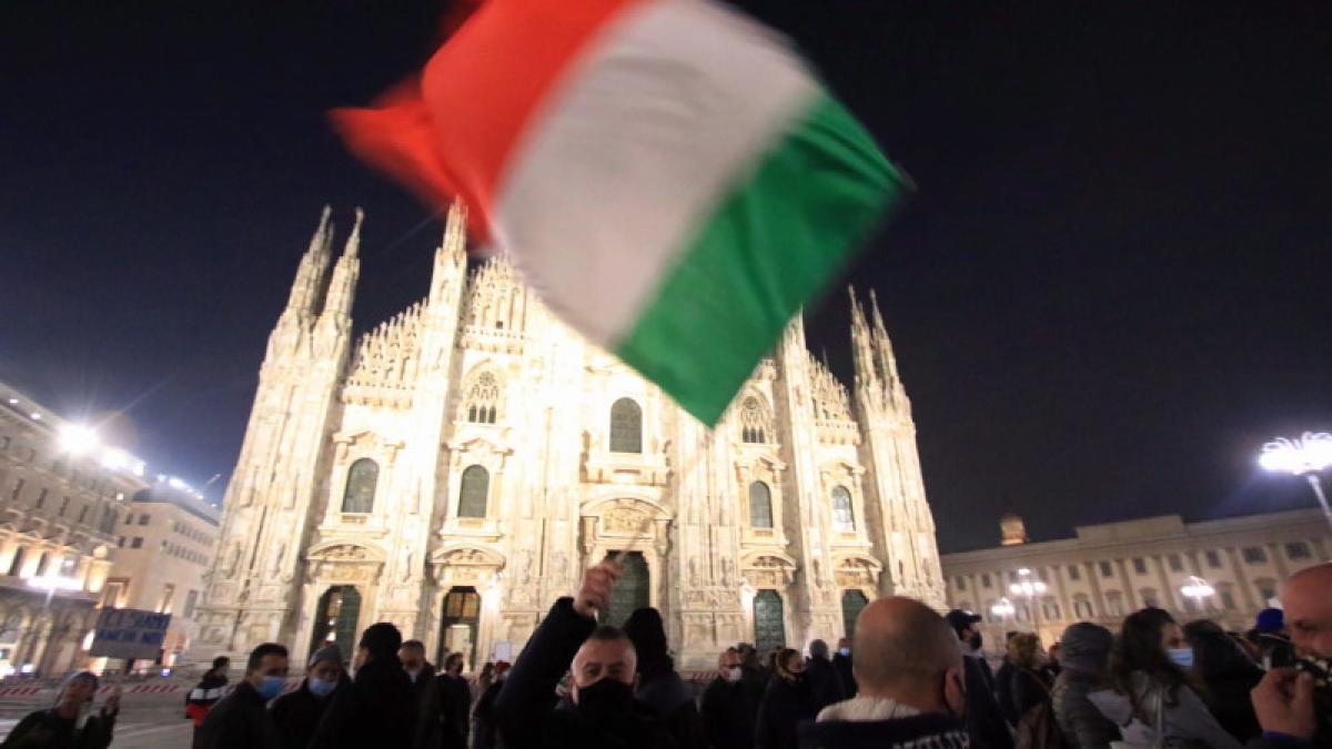 italia_steag_covid-19_protest_agerpres_48378000