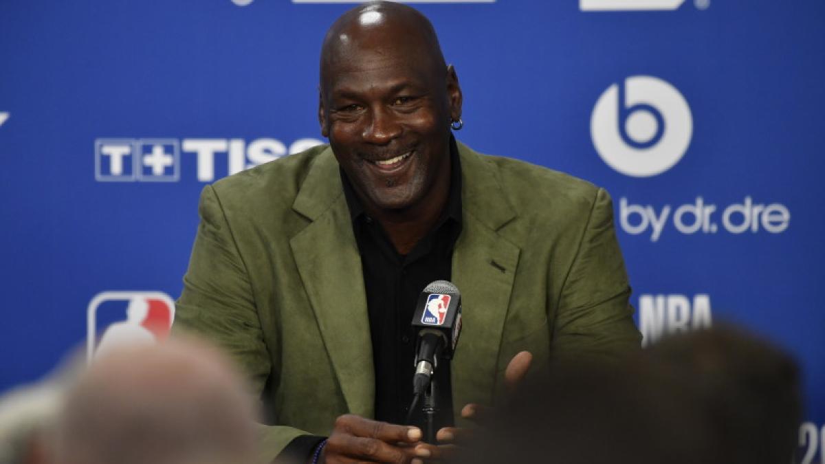 michael_jordan_adidasi_53741200