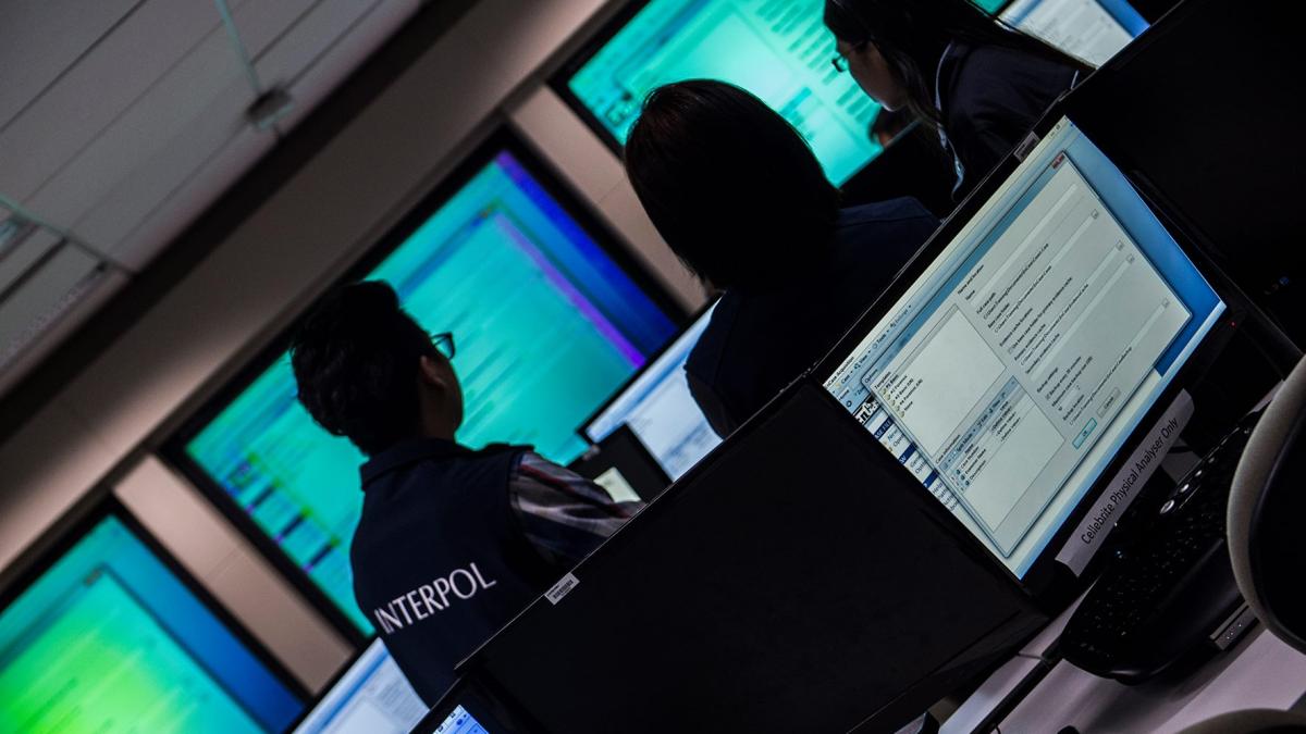 interpol_cadru_001_12942100