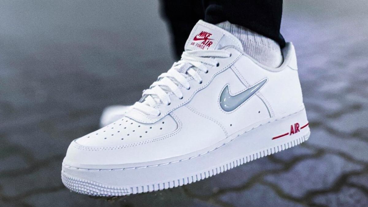 nike_ilustrativ_adidas_pxb_09850300