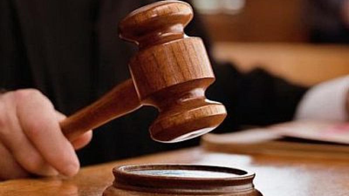 ciocan-judecator_02192100