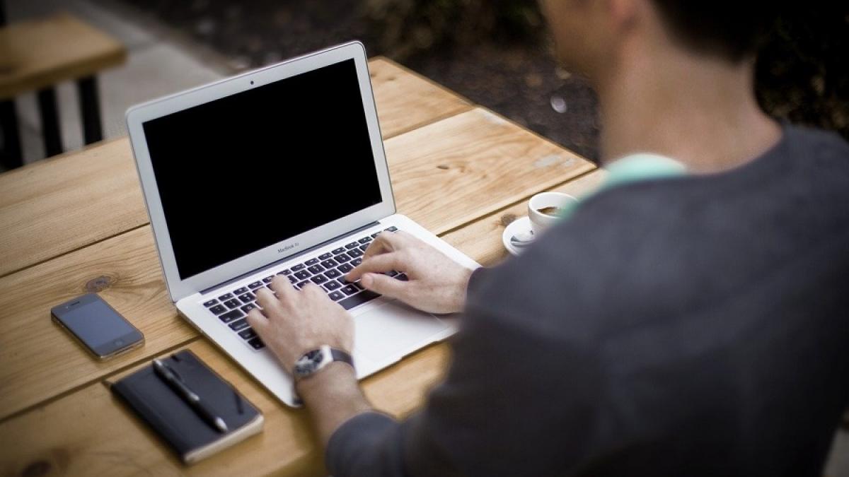 barbat-laptop-pxb_56233800