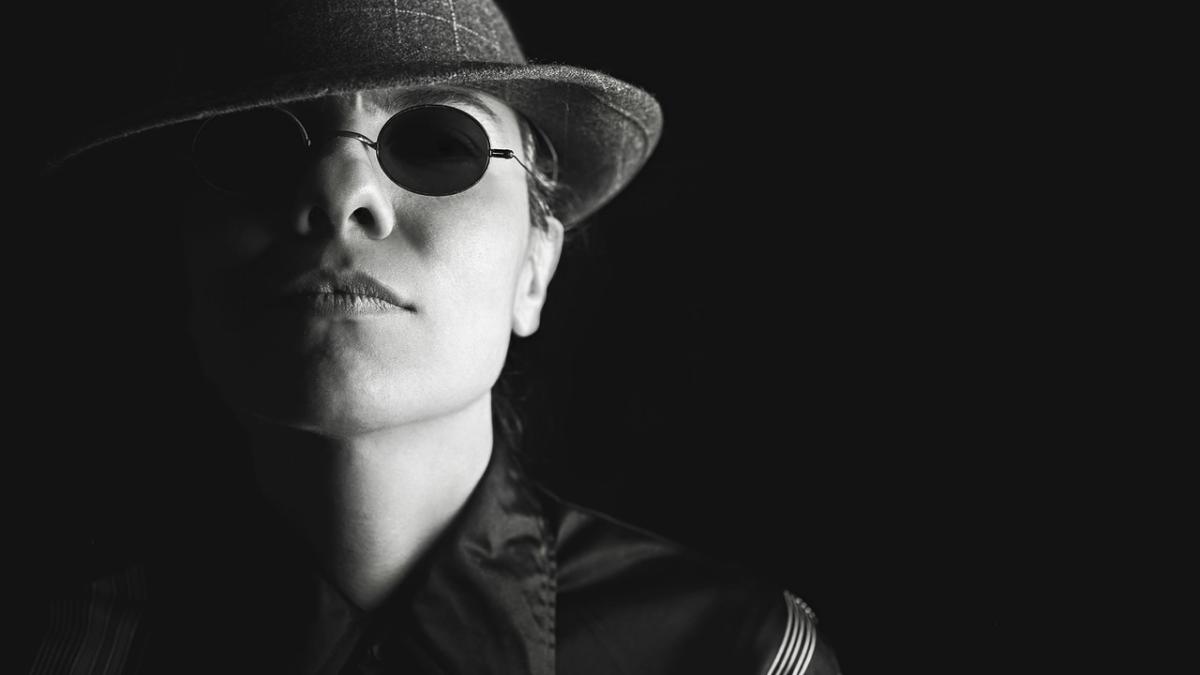 femeie_detectiv_39648400