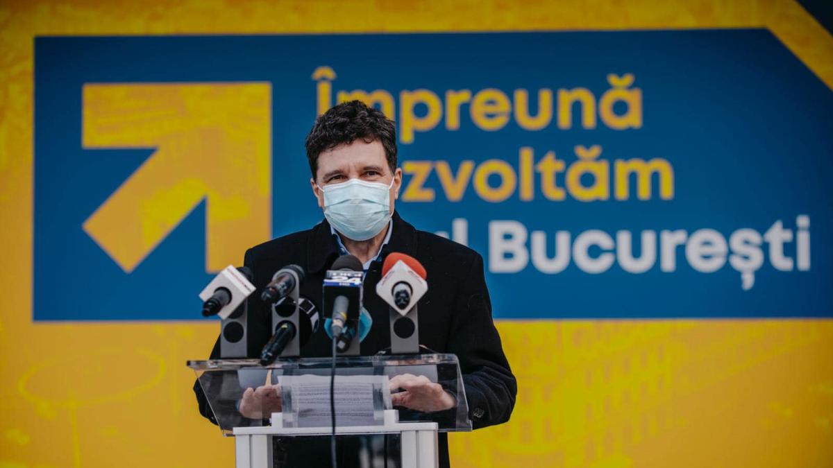 nicusor-dan-fb_54289800