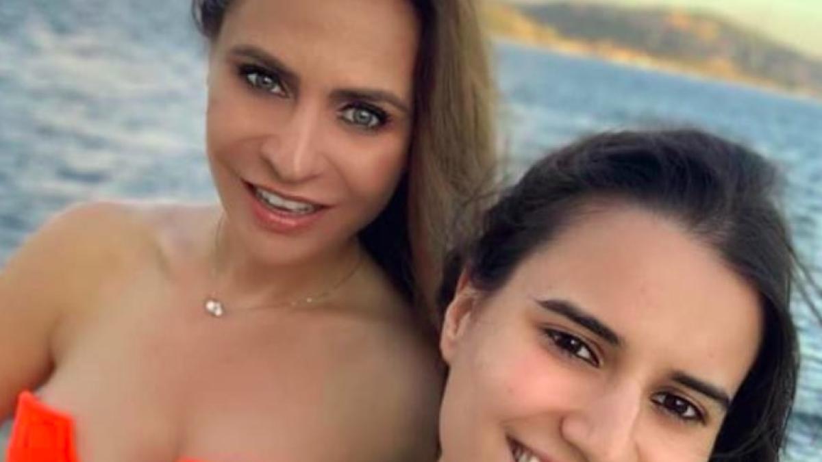 adina_buzatu_sara-denise-arzan_23548800