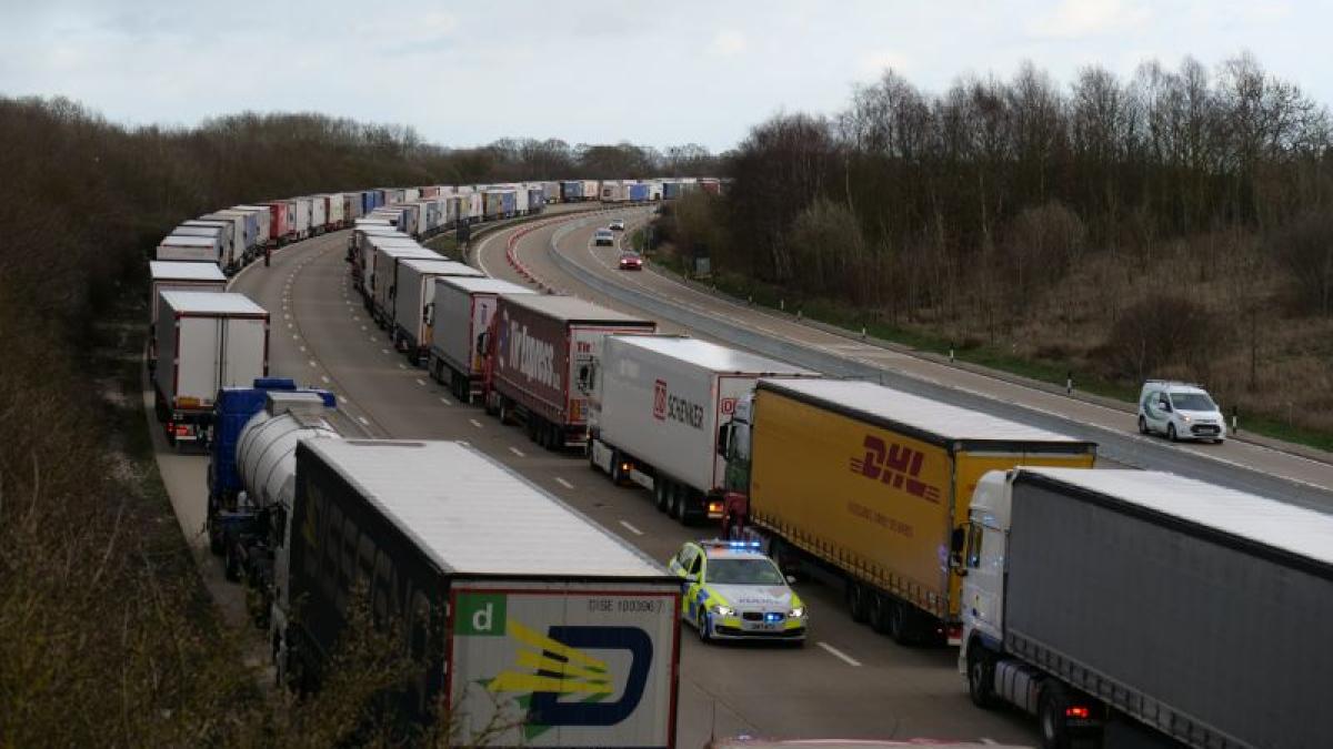 coada-camioane-anglia_36722600