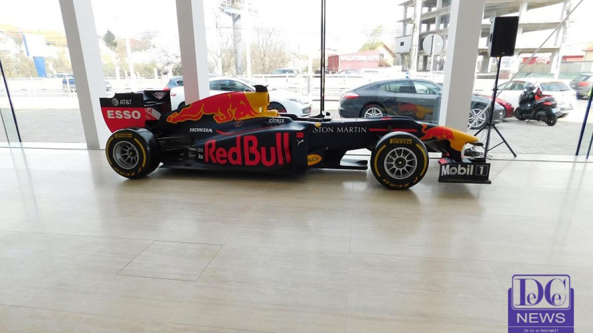 aston_martin_reprezentanta_009_f1_98104100