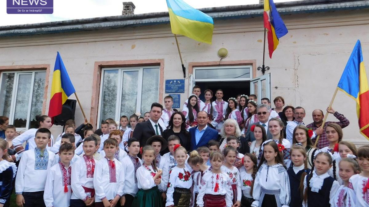 primar_baluta_cernauti_mahala_primire_elevi_mai_2019_46361300