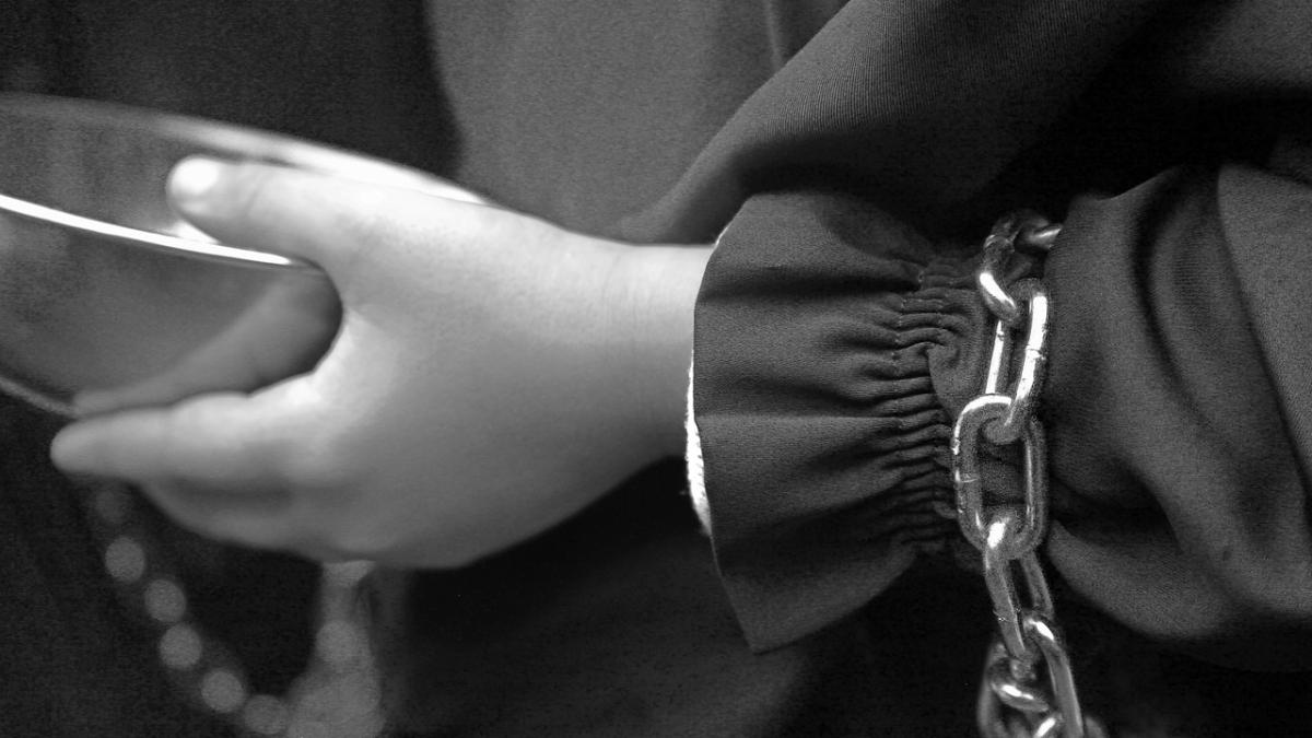 femeie_inchisoare_93924100