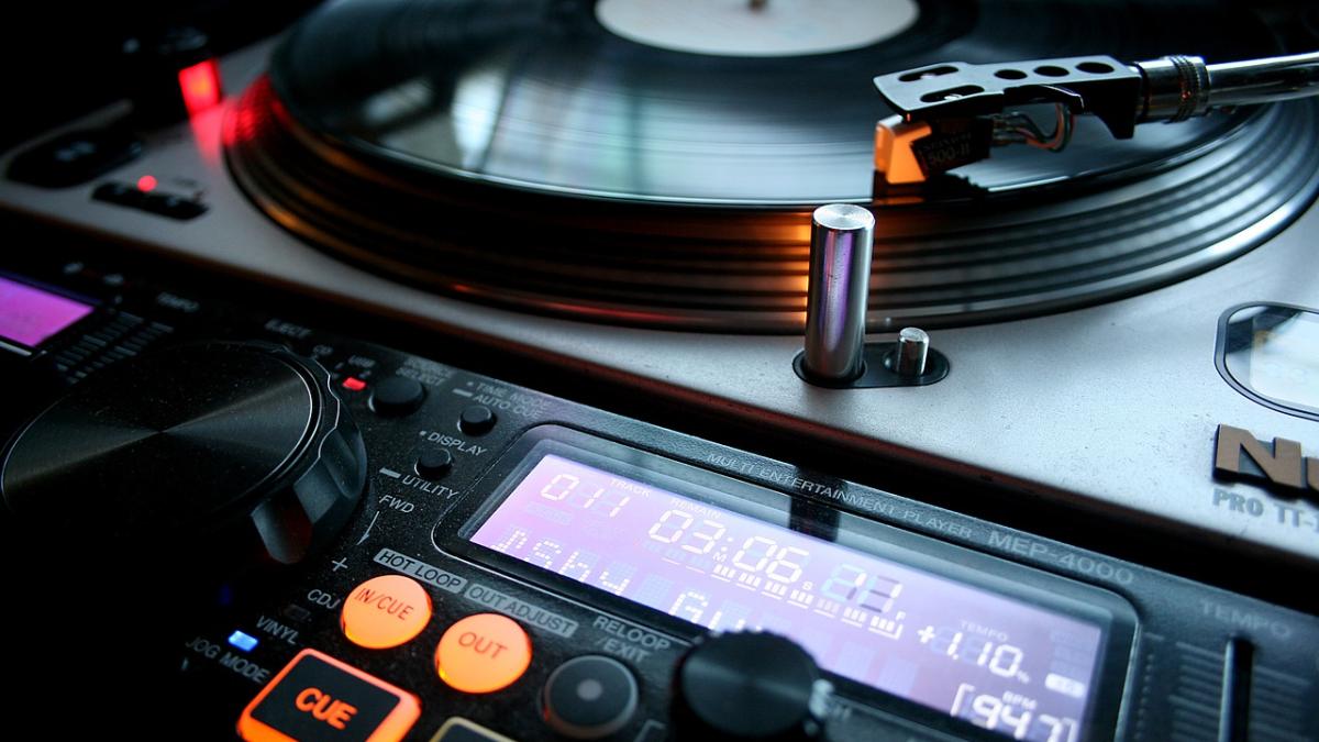 muzica_dj_petrecere_35278200