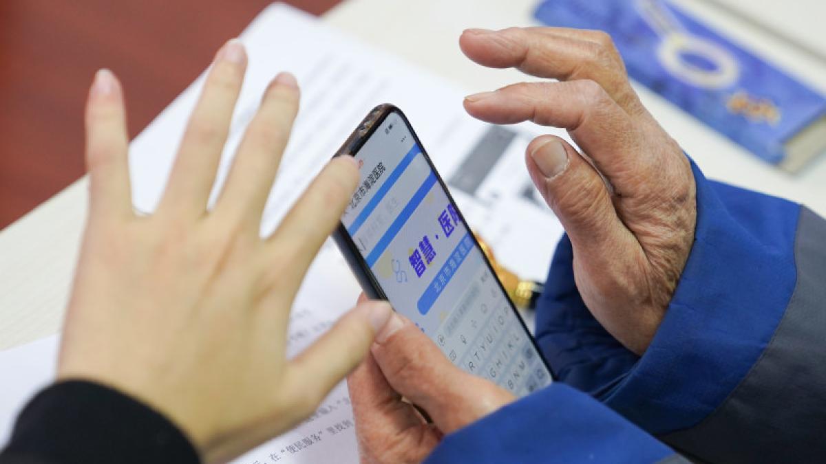 programare_varstnici_agerpres_54821000