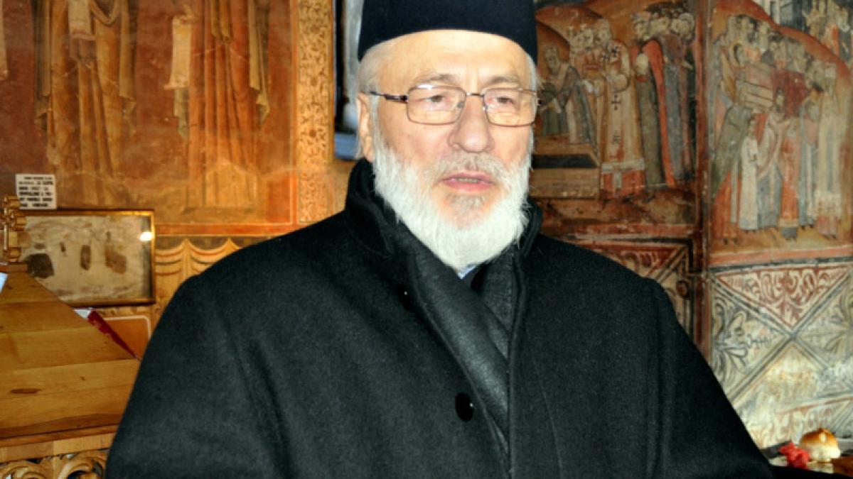 arhiepiscopul_calinic_se_vaccineaza_86888100