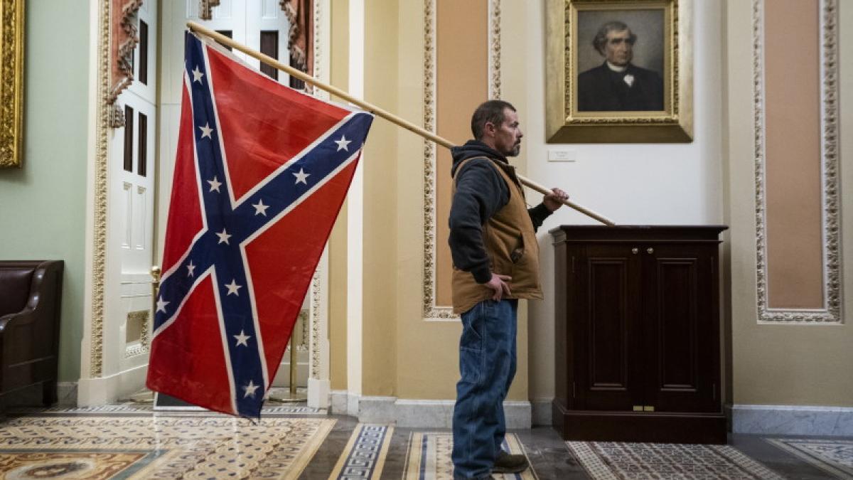 steagul_confederatiei_capitoliu_arestat_78132600