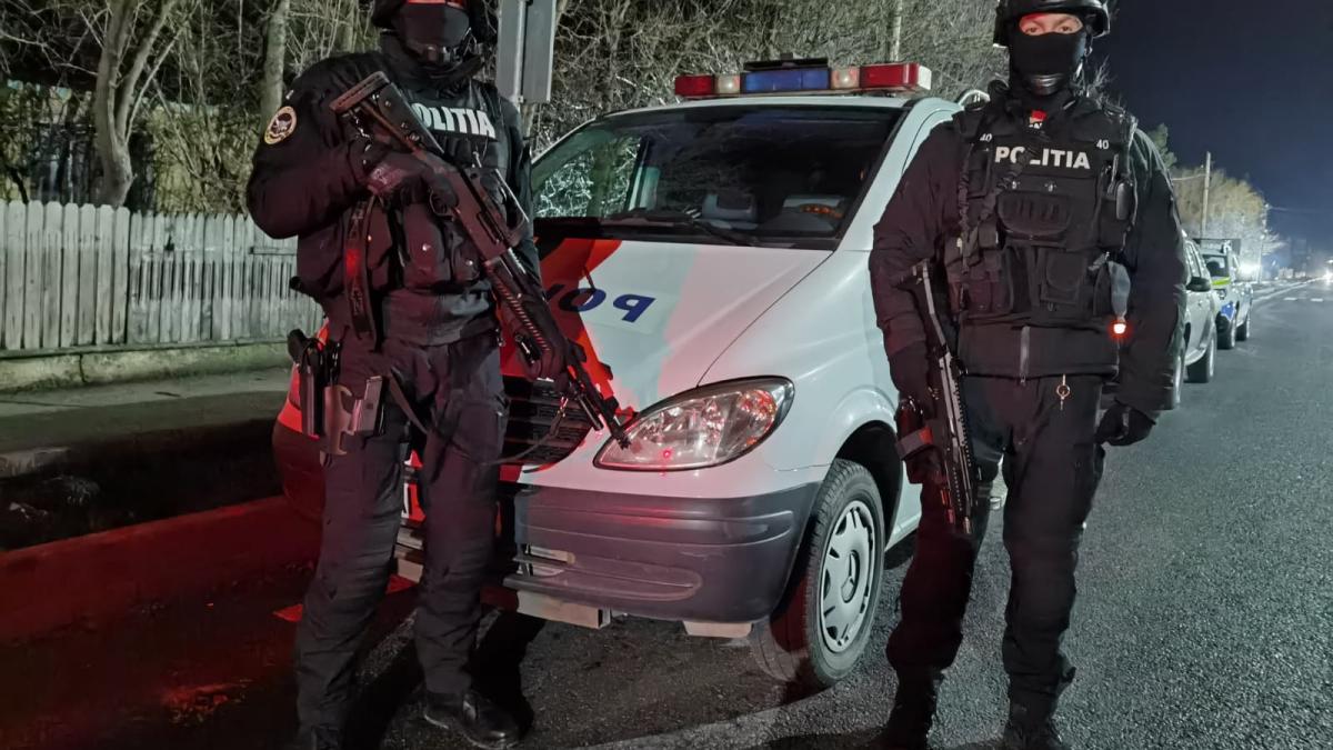 mascati-perchezitii-noaptea-politie_74759900