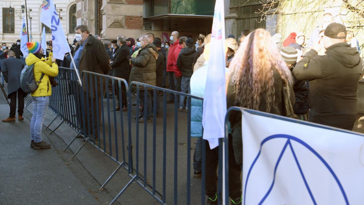 cartel_alfa_proteste_hossu_agerpres_55103000