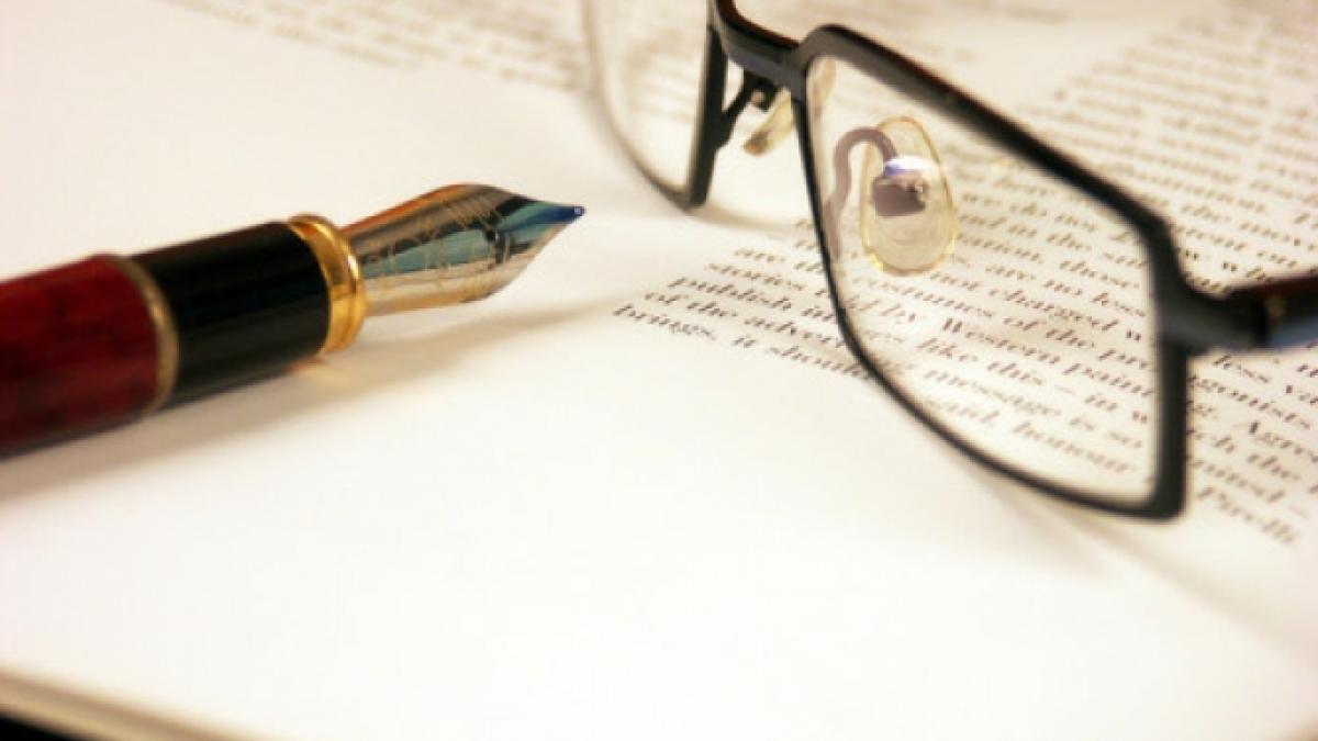 scriitori-clujeni-gratulati-cu-diplome-la-gala-excelentei-gutenberg-din-arad_98984800