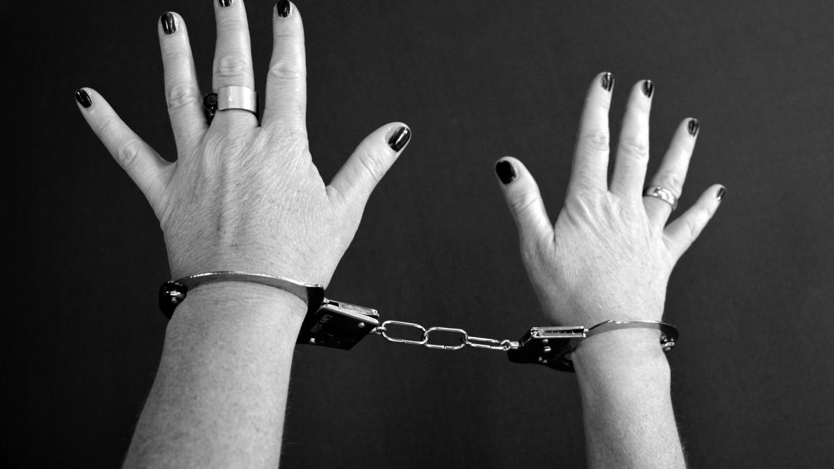 barbat-atacat-sotie-spray-lacrimogen_85484900