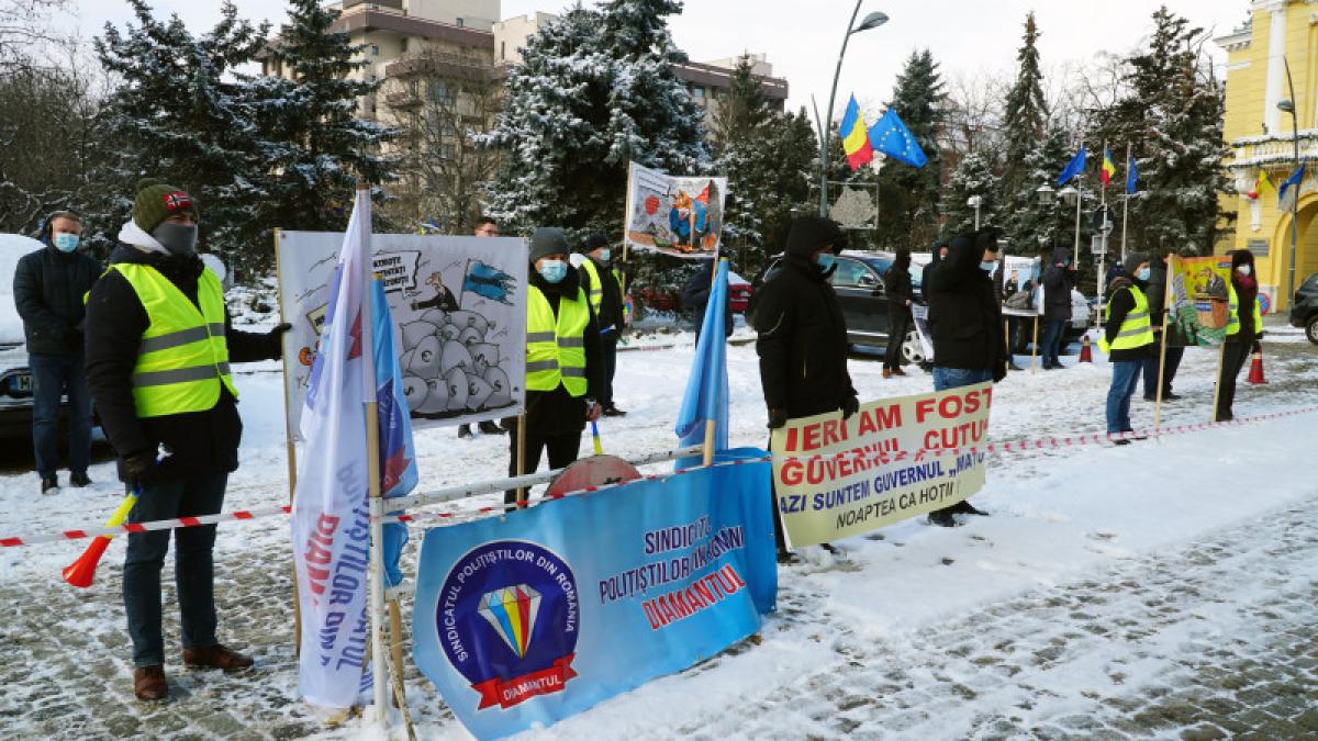 politistii-din-botosani-protesteaza-protest-politie-politisti_85876000