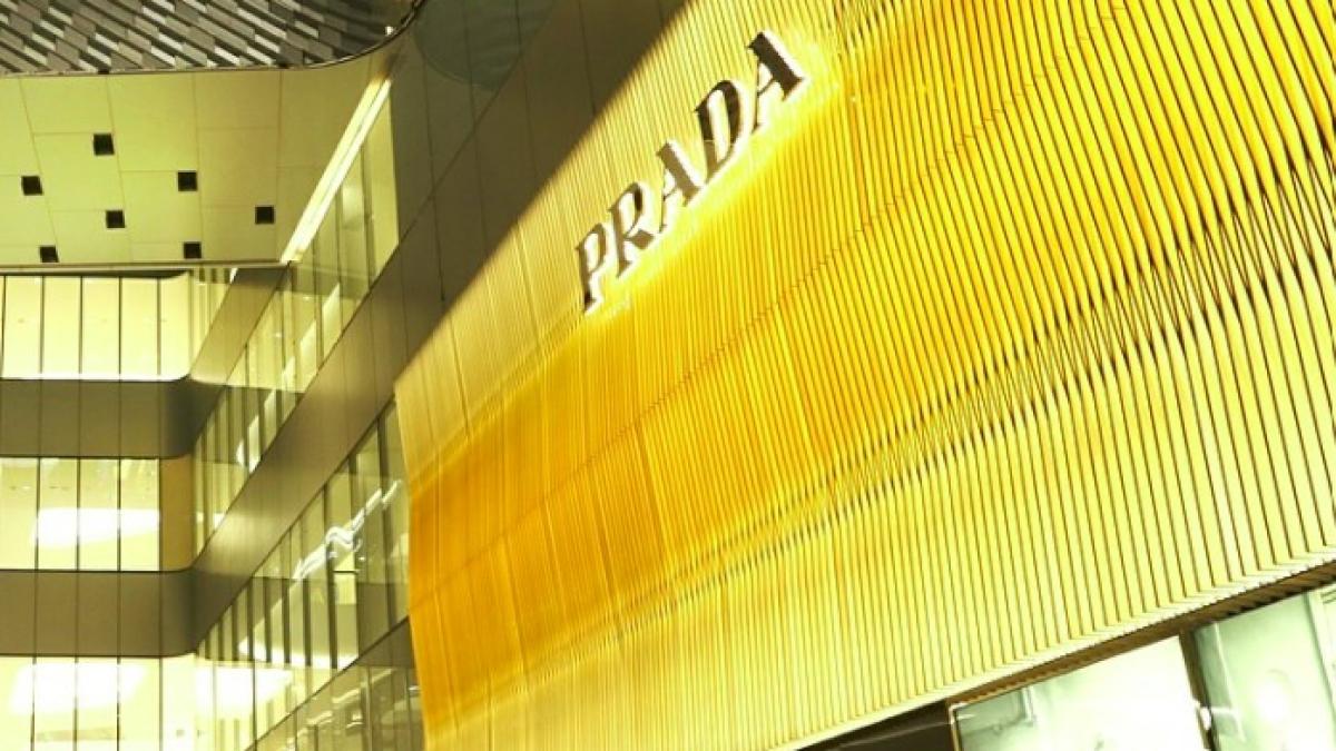 prada_china_scandal_mama_surogat_zheng_shuang_90517300