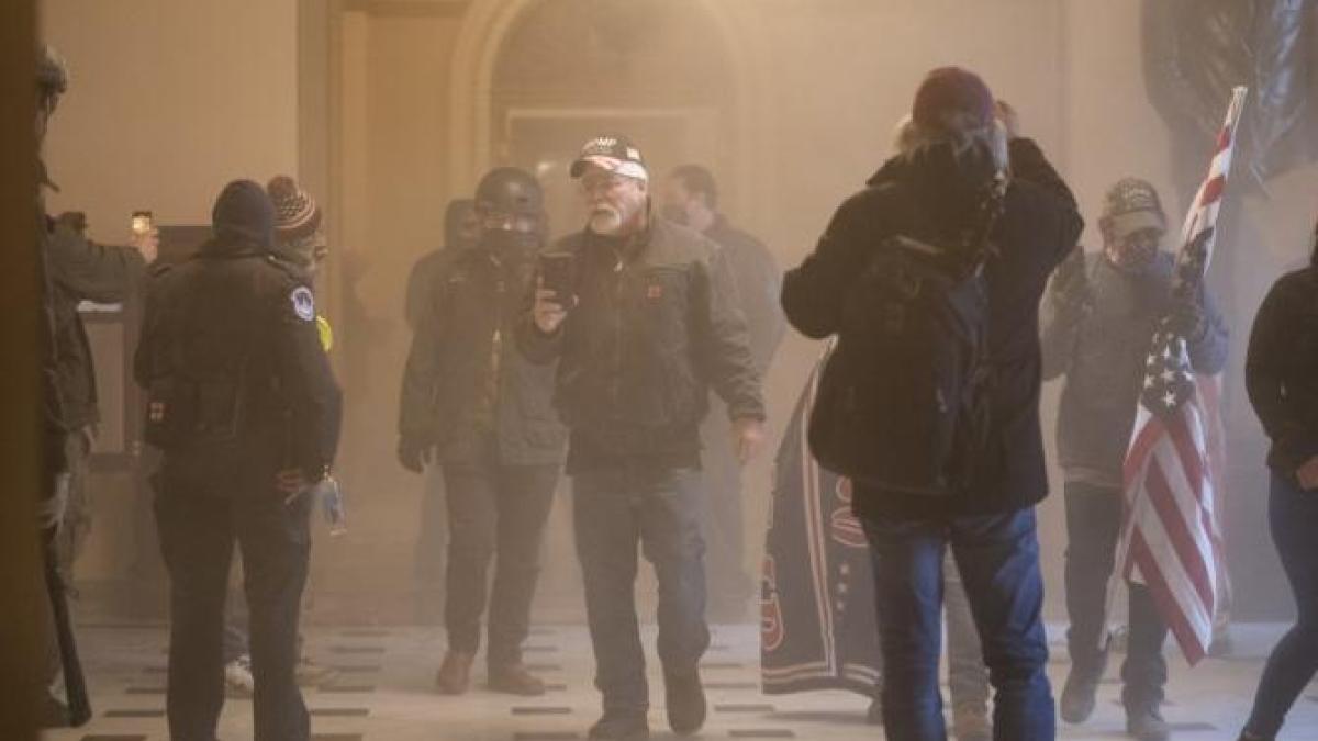 tensiuni-sua-sediu-partid-democrat-vandalizat-antifa_96108500