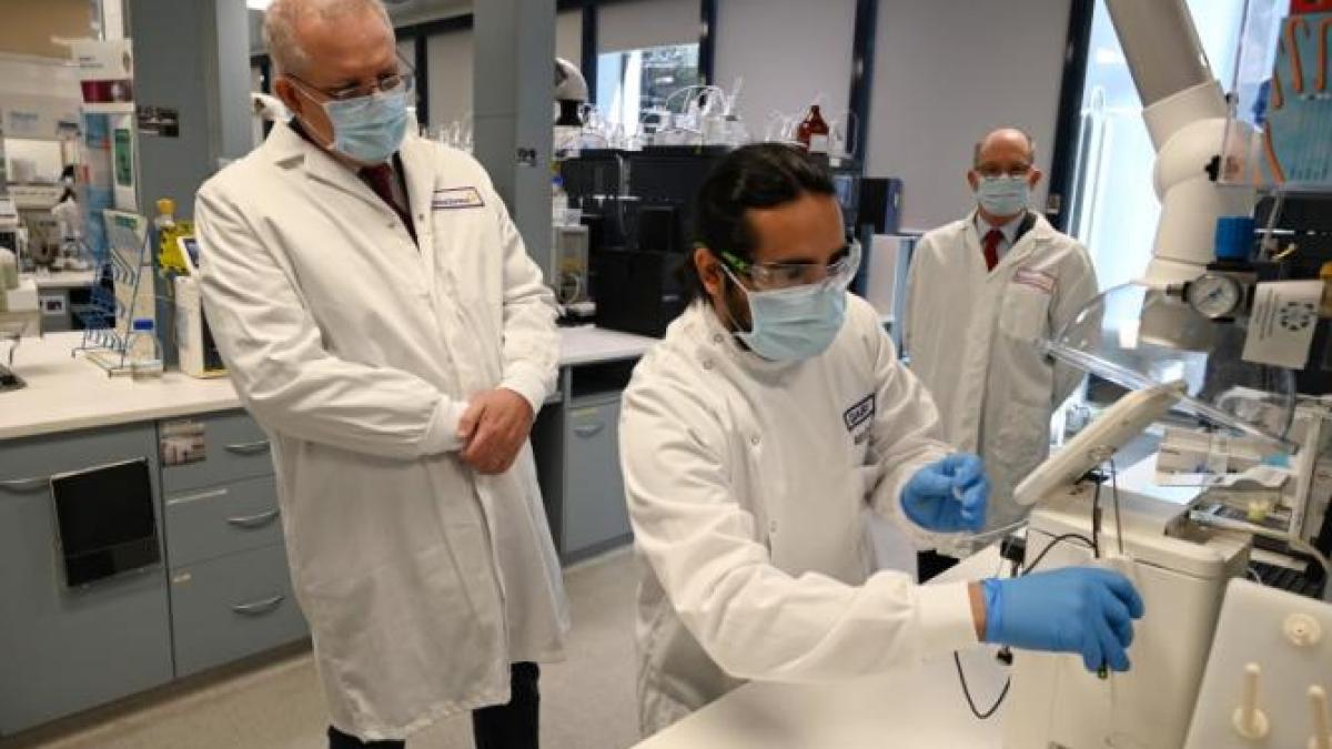 astra-zeneca-cercetatori-laborator-analize-medici_02259600