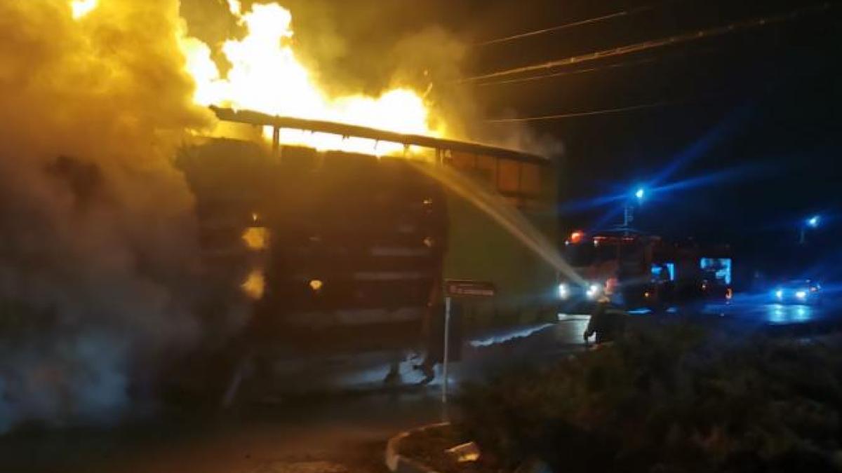 incendiu-camion-noaptea_13090800