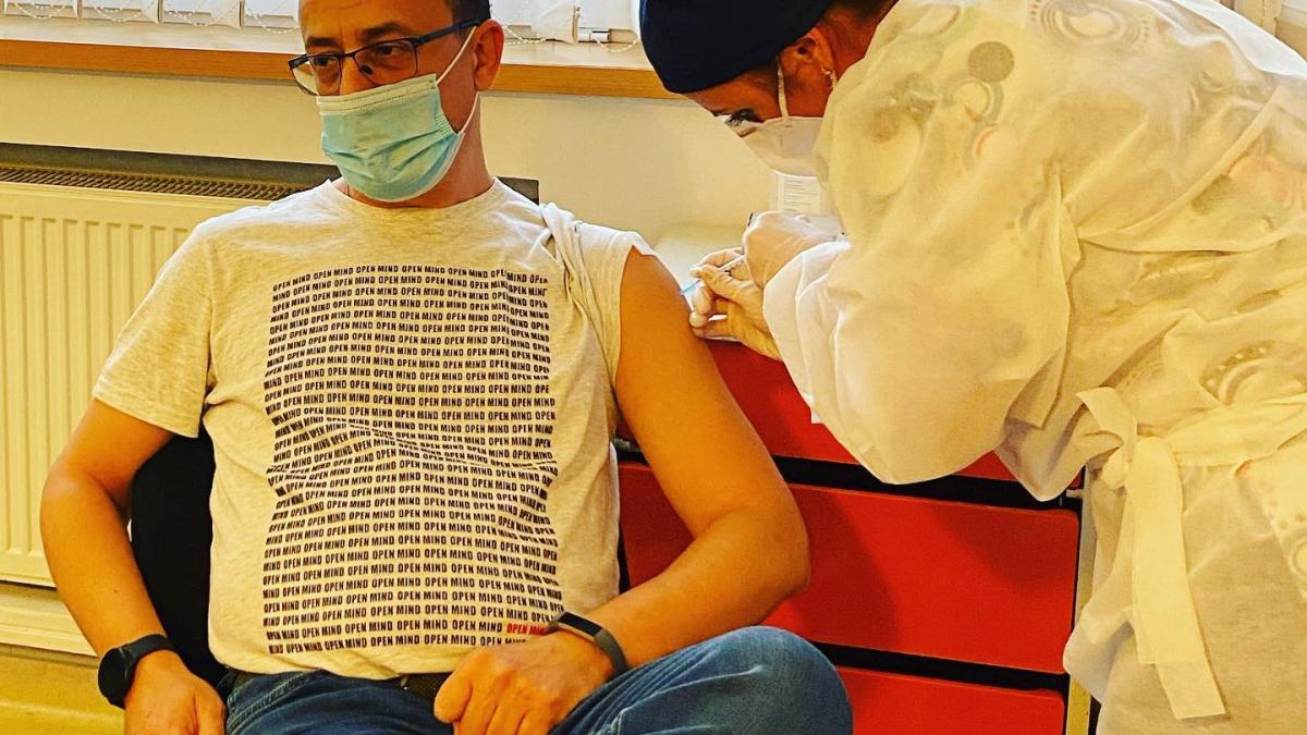 victor-ciutacu-s-a-vaccinat_98570600