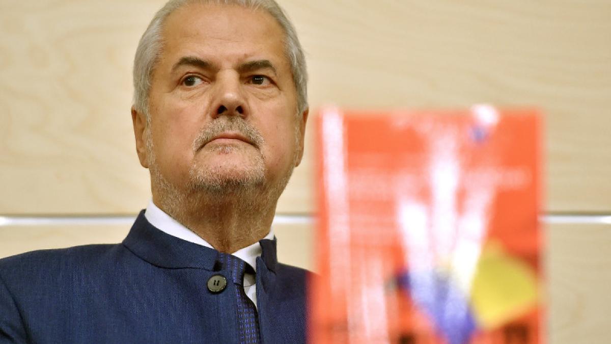 adrian_nastase_recomandare_carte_agerpres_81032900